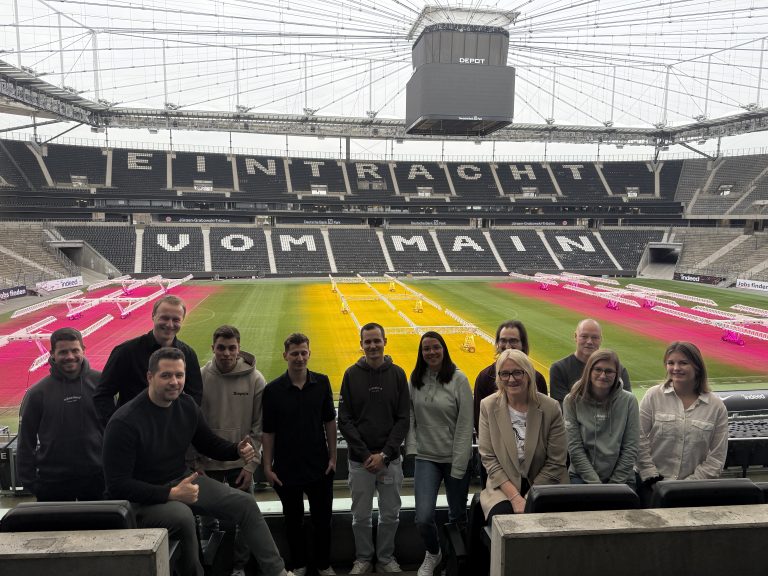 rhöncloud Unternehmensworkshop 2025 im Deutsche Bank Park mit Blick hinter die Kulissen von Eintracht Frankfurt